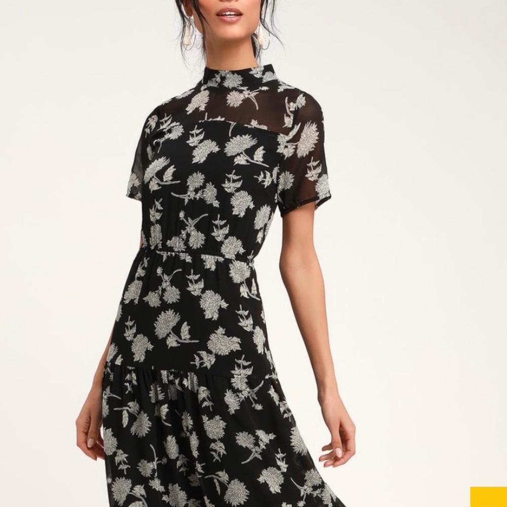 Lulus - Black floral patterned midi dress